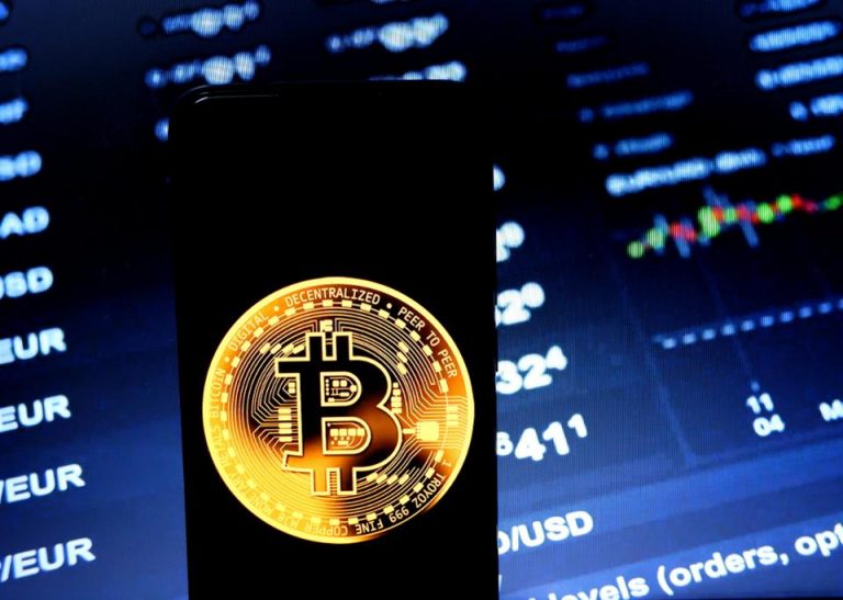 Crypto Market Meltdown: Bitcoin Could Drop Below $1,000, Says Analyst