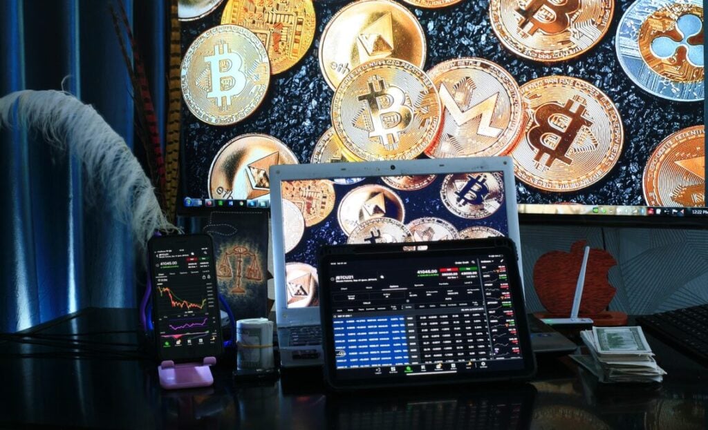 Tether (USDT) Vs. TerraUSD (UST) – Same Vulnerabilities Without Regulation?