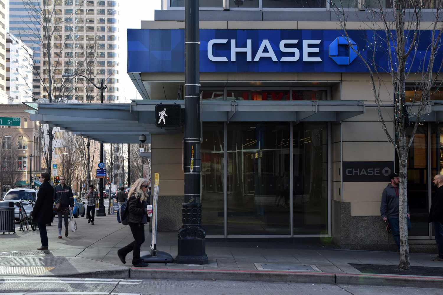 JPMorgan Chase, Big Banks Hit Huge Glitch in Japan – $81,000,000,000 Bank Transfer Boom