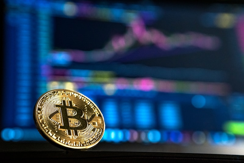 Bitcoin Surges Past 00K as Institutional Demand Grows